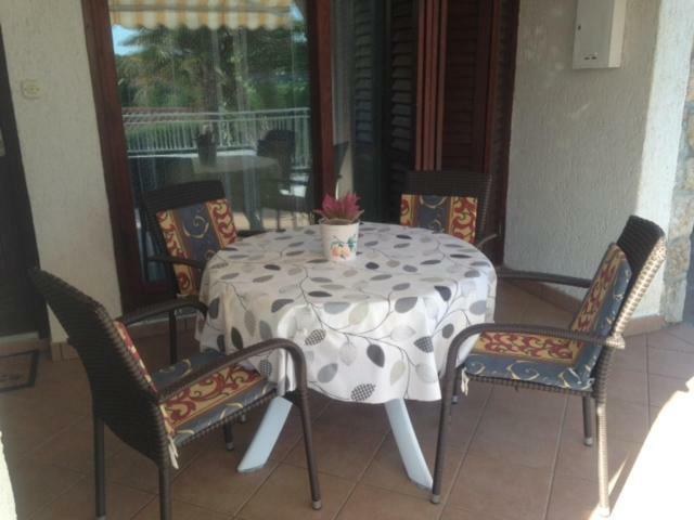 Apartment Jasna B Omišalj Εξωτερικό φωτογραφία